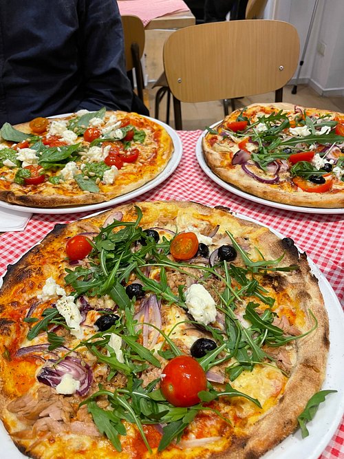 Best crispy pizza slice shops in Frankfurt